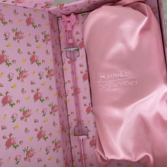 Stanley 1913 x LoveShackFancy Quencher H2.0 Flowstate™ Tumbler | 40 OZ - Picture 13 of 15